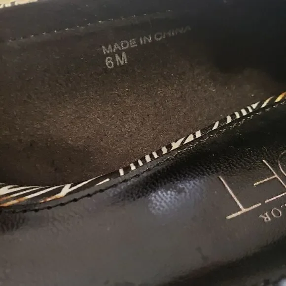 AT LOFT Blk & Wht Flats - Picture 5 of 5